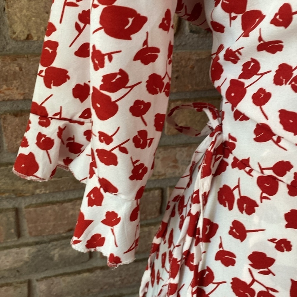 Floral Wrap Dress in Red and White Large NWT - Picture 3 of 14
